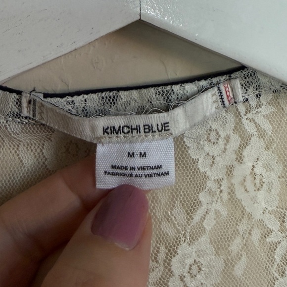 UO Kimchi Blue Cream Lace V Neck Babydoll Sheer Bow Cap Sleeve Blouse Top Medium - Picture 3 of 6